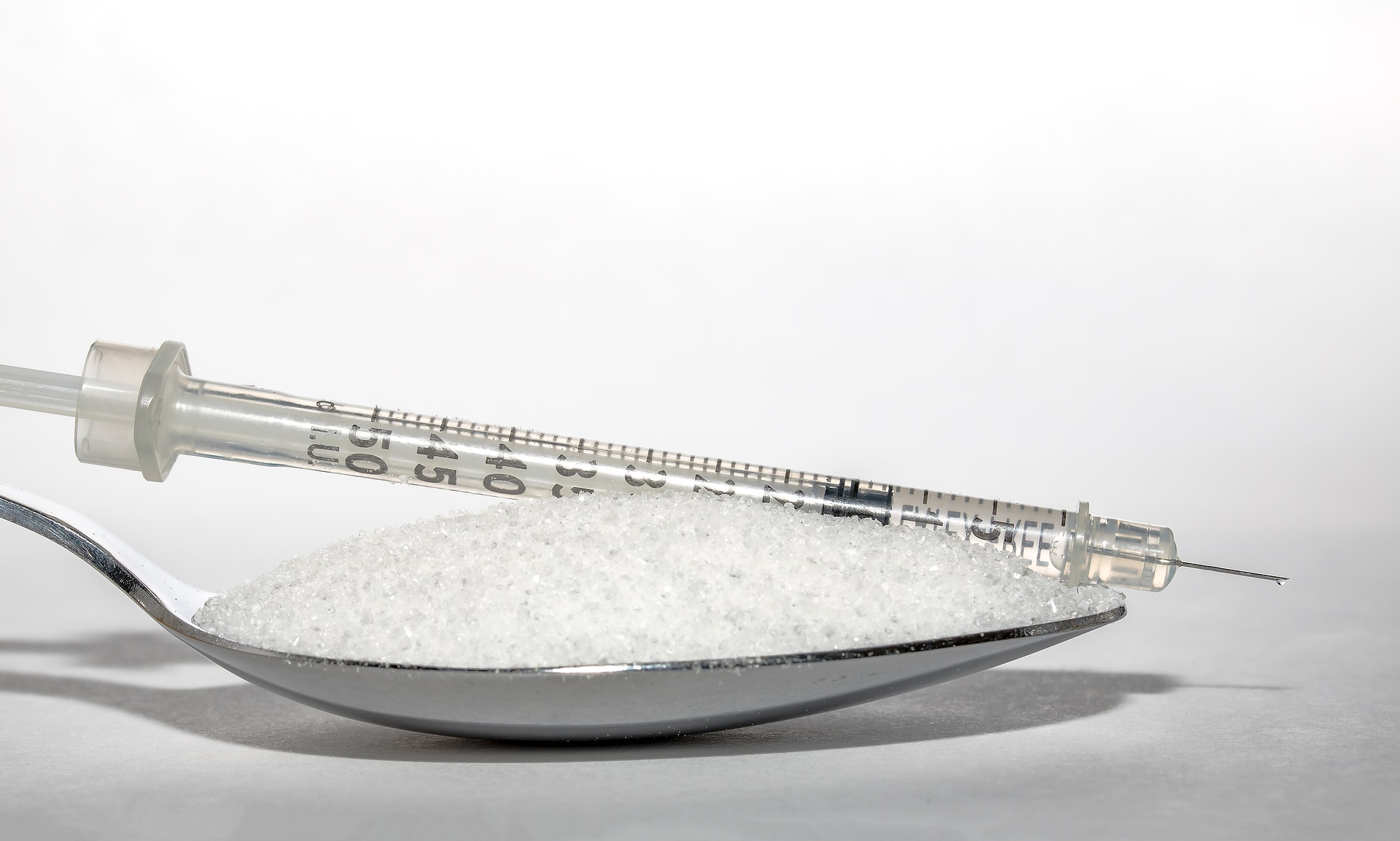 Gli effetti nocivi dello zucchero sull’organismo e come ridurne il consumo